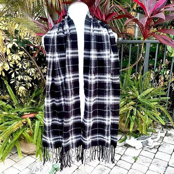 Men’s Plaid Scarf  - Picture 2 of 4